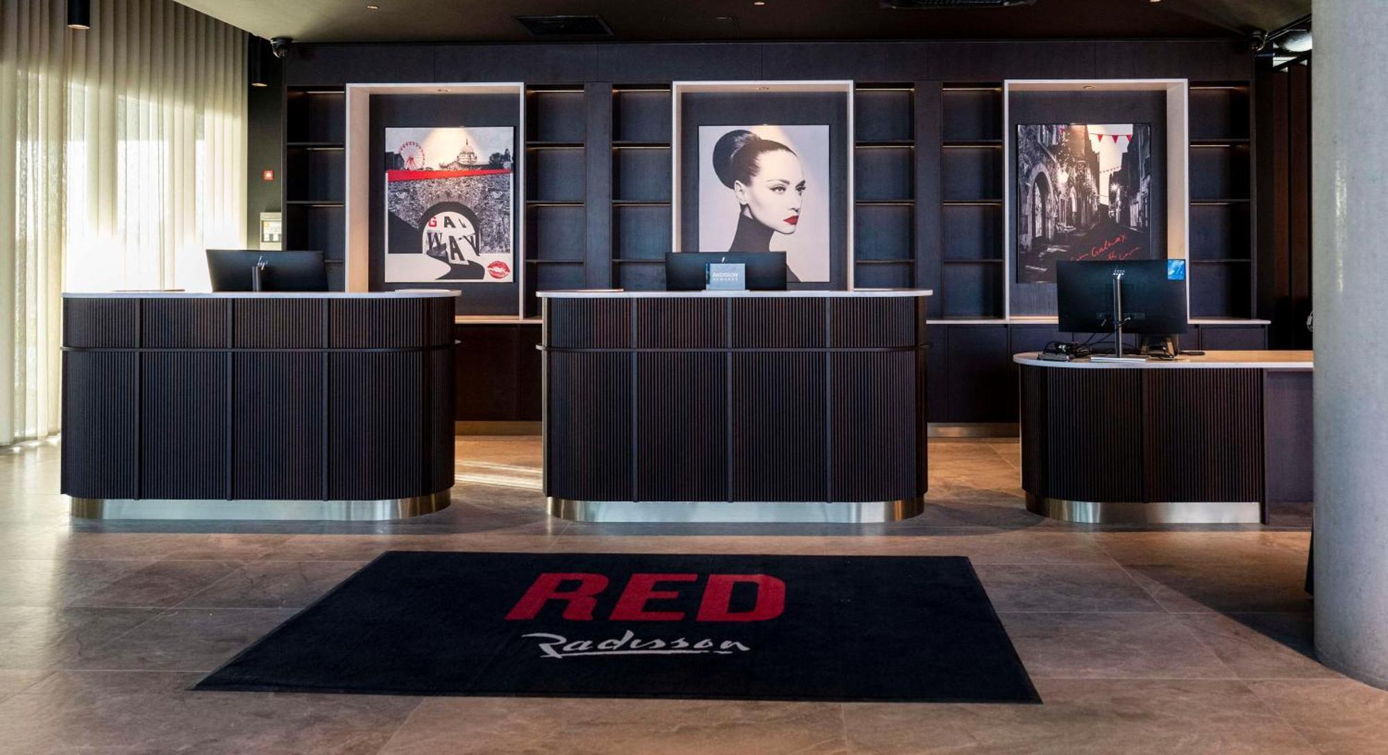 ホテル Radisson Red ゴールウェイ エクステリア 写真