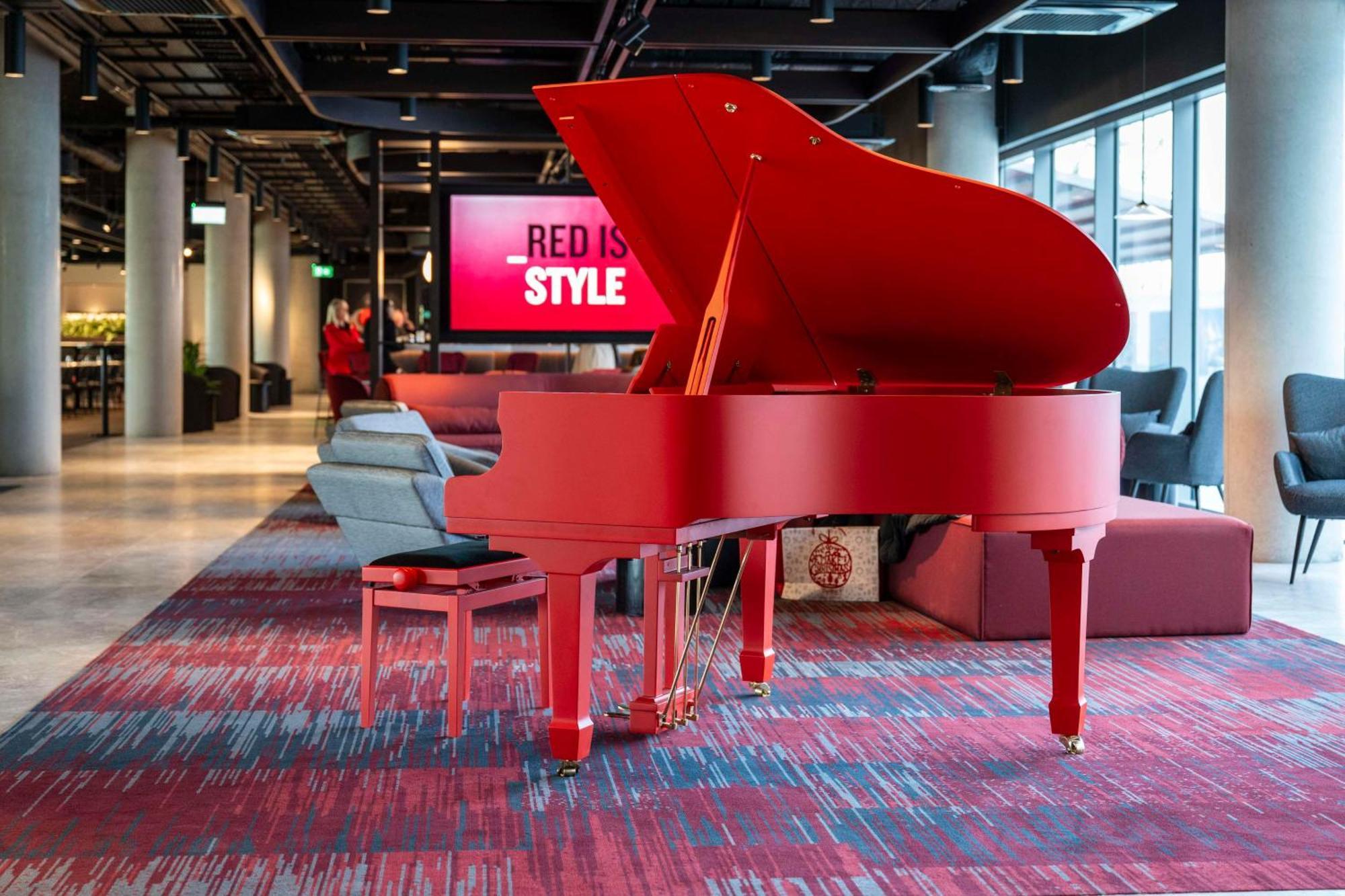 ホテル Radisson Red ゴールウェイ エクステリア 写真