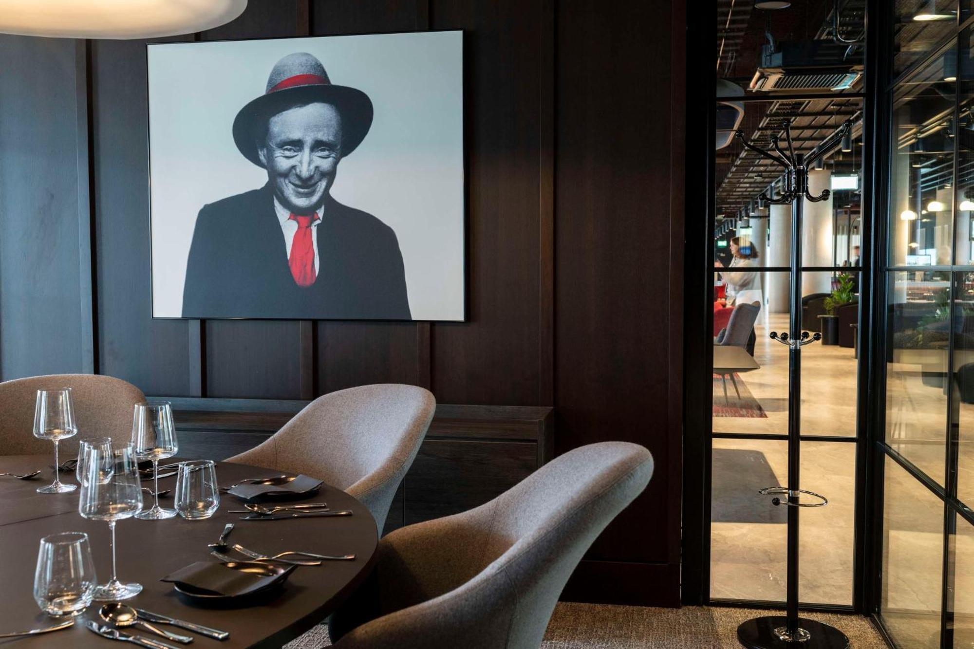 ホテル Radisson Red ゴールウェイ エクステリア 写真